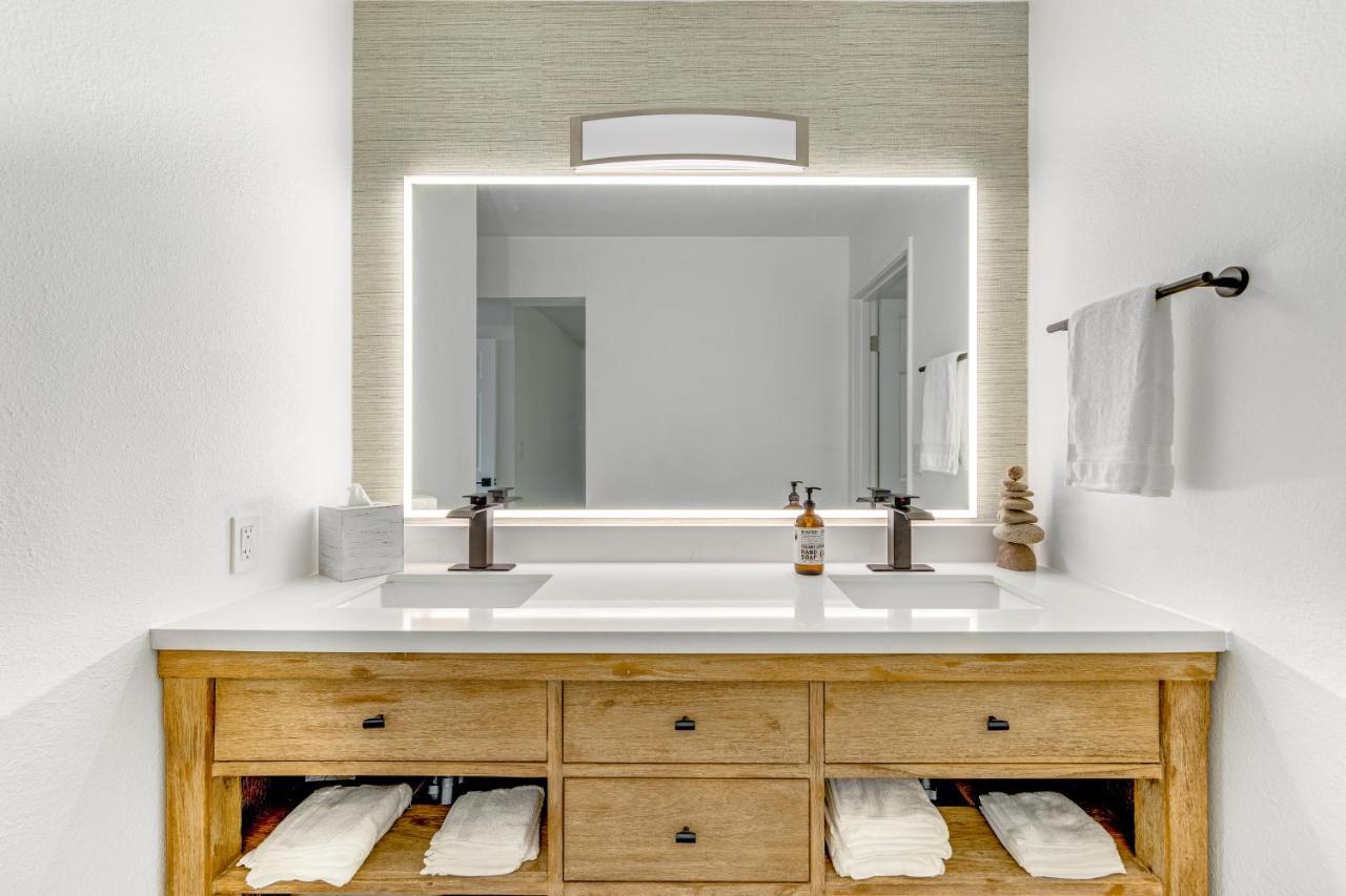 Newly Renovated Condo With Sup Paddle Boards And Golf Clubs Included Kailua-Kona Buitenkant foto