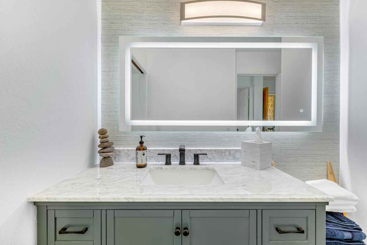 Newly Renovated Condo With Sup Paddle Boards And Golf Clubs Included Kailua-Kona Buitenkant foto