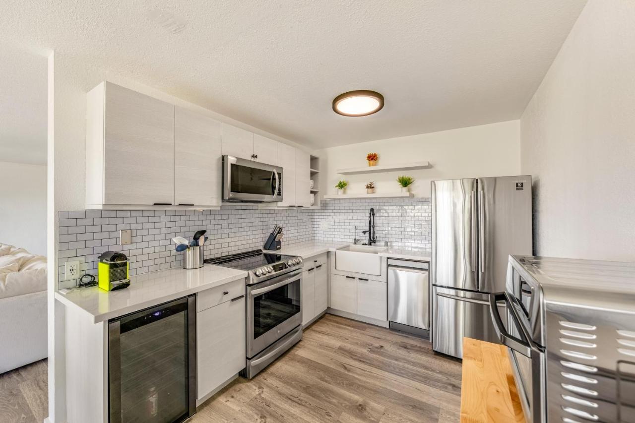 Newly Renovated Condo With Sup Paddle Boards And Golf Clubs Included Kailua-Kona Buitenkant foto